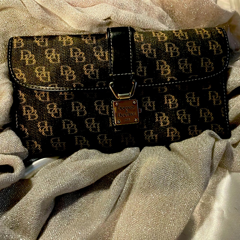 Dooney and Bourke signature lock long wallet